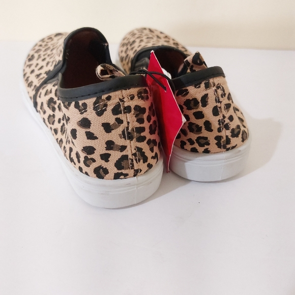 Aviva Girl Leopard Print Slip On Fashion Flat Sneakers Girls Big Kid NWT - Picture 4 of 11